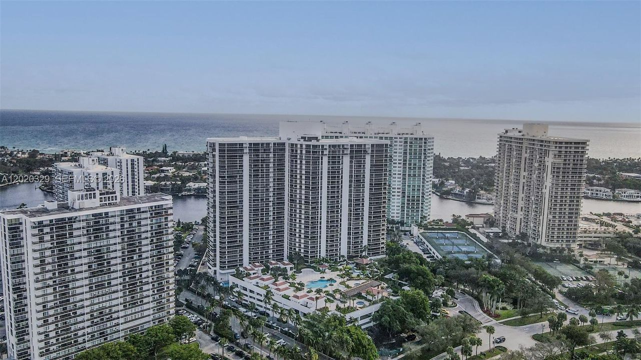 For Sale: $895,000 (2 beds, 2 baths, 1800 Square Feet)