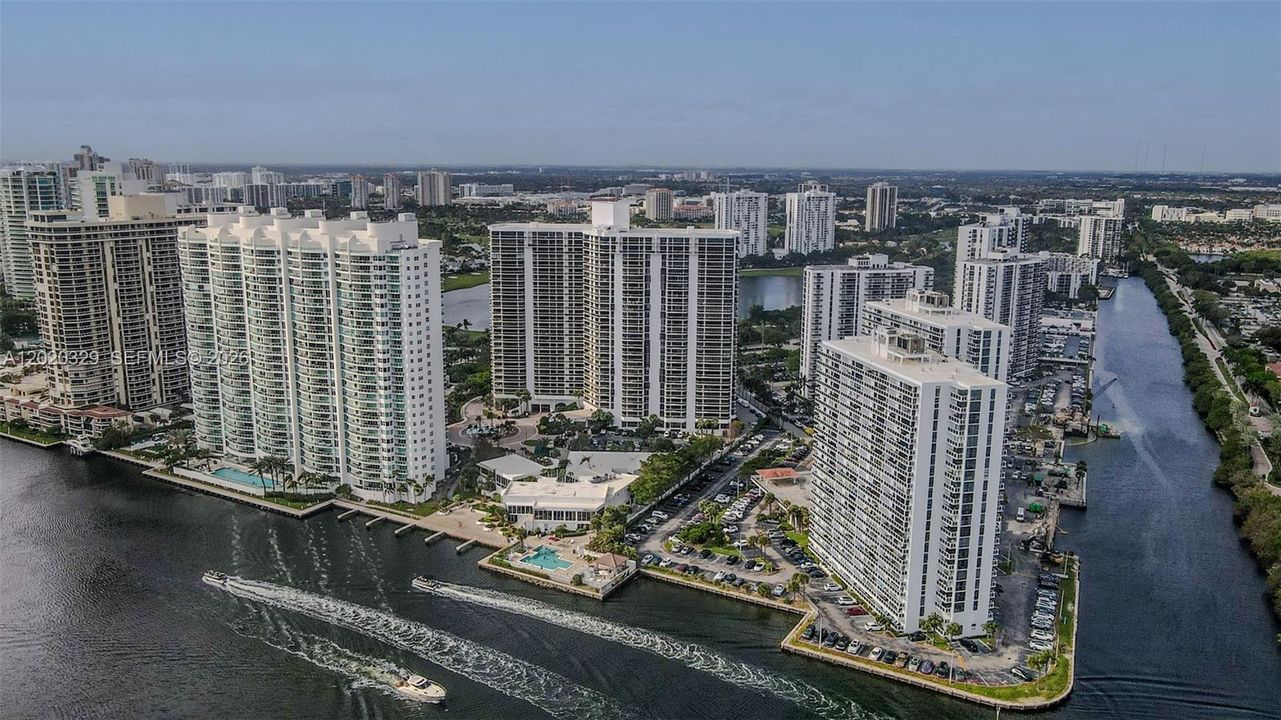 For Sale: $895,000 (2 beds, 2 baths, 1800 Square Feet)