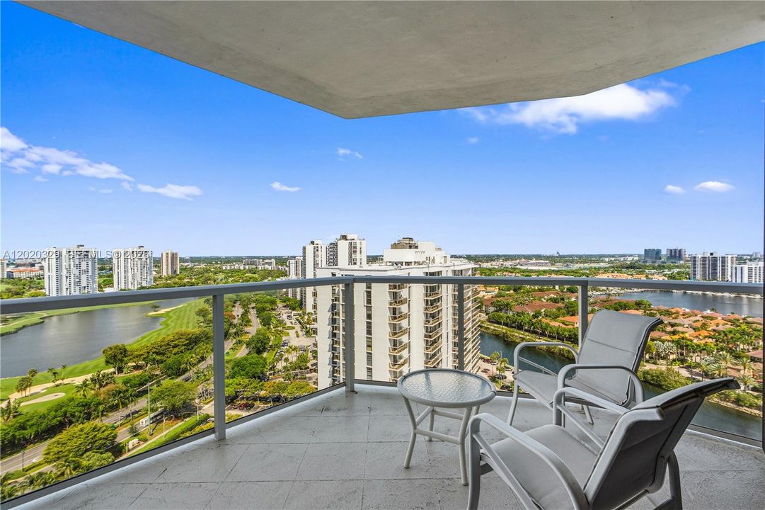 For Sale: $895,000 (2 beds, 2 baths, 1800 Square Feet)
