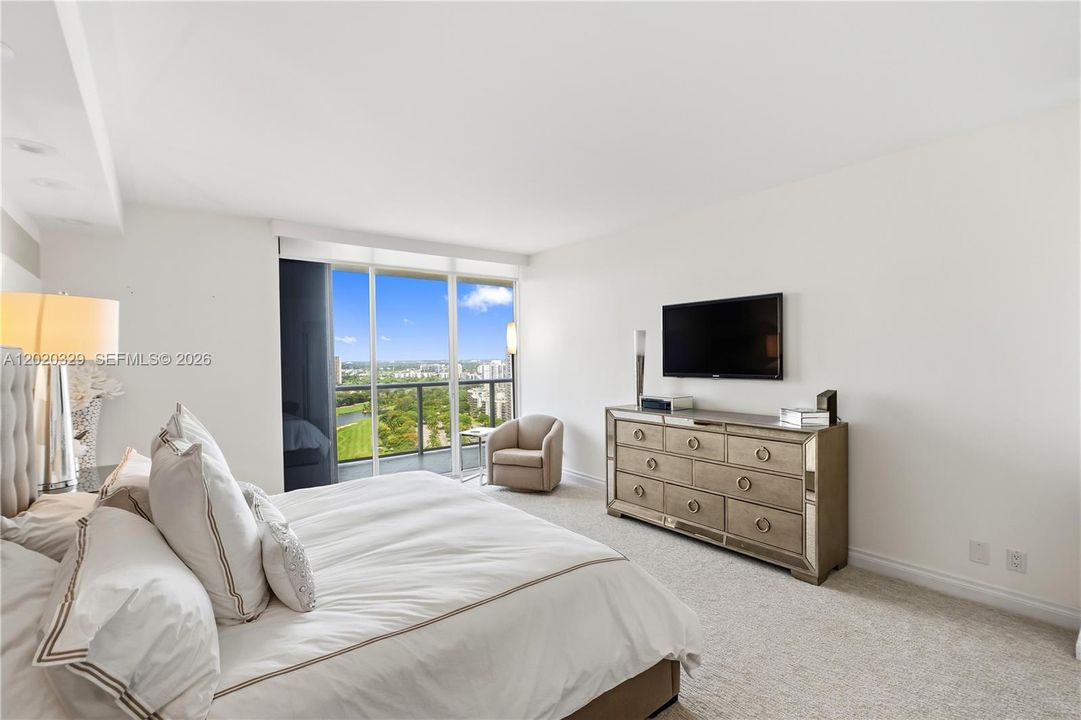For Sale: $895,000 (2 beds, 2 baths, 1800 Square Feet)