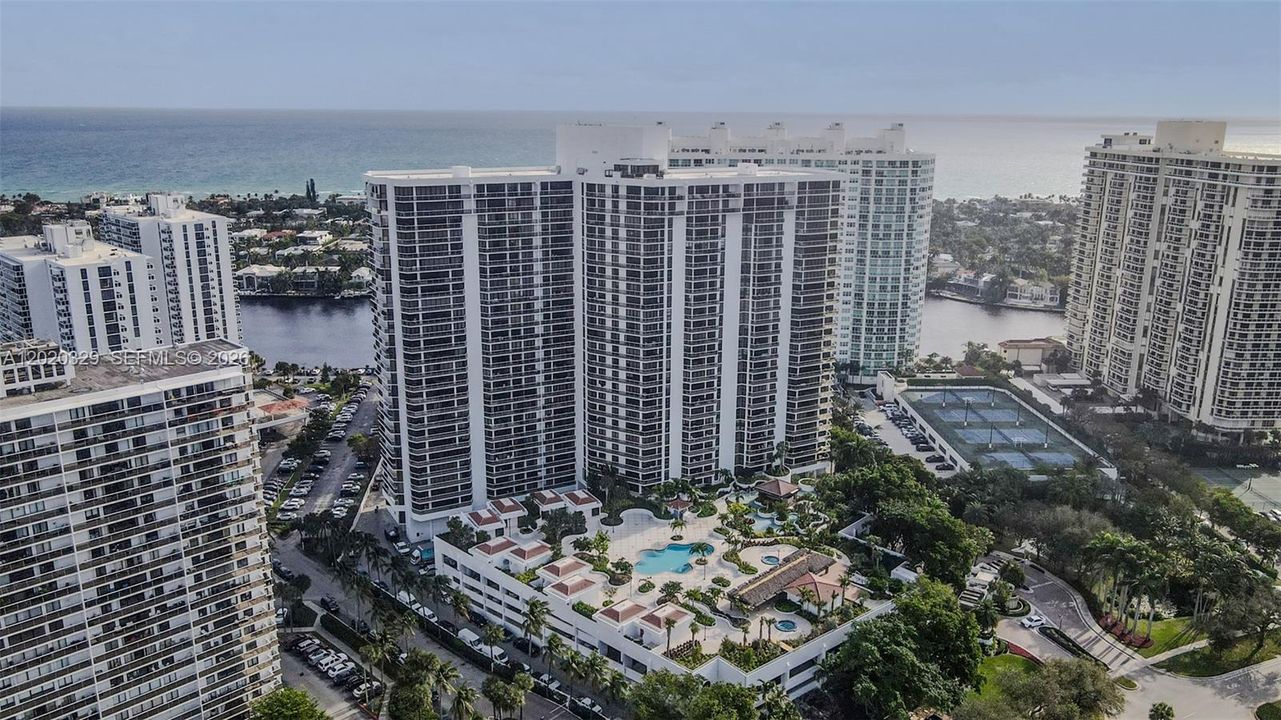 For Sale: $895,000 (2 beds, 2 baths, 1800 Square Feet)