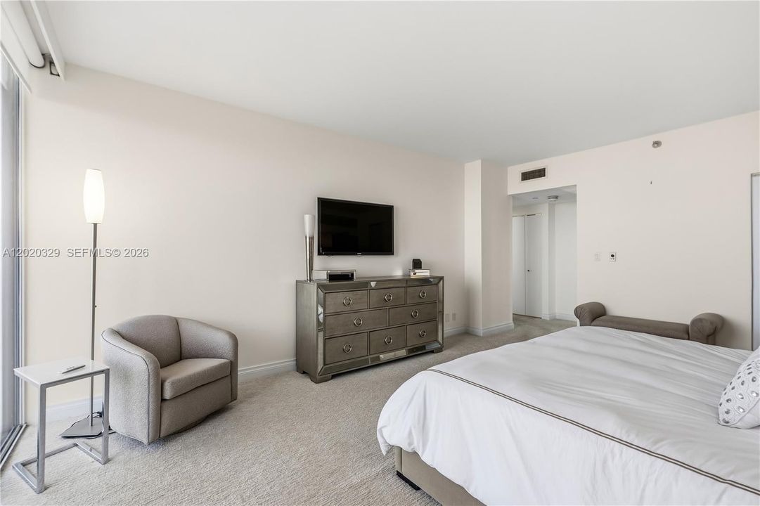 For Sale: $895,000 (2 beds, 2 baths, 1800 Square Feet)