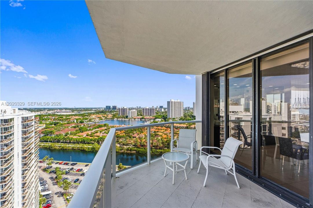 For Sale: $895,000 (2 beds, 2 baths, 1800 Square Feet)