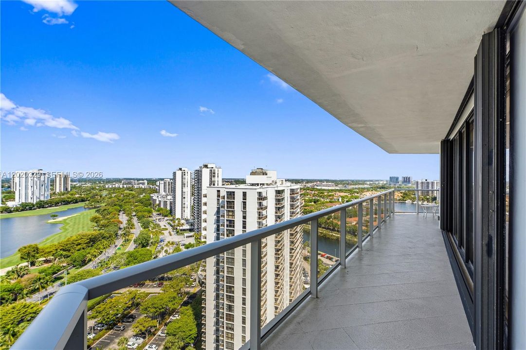 For Sale: $895,000 (2 beds, 2 baths, 1800 Square Feet)