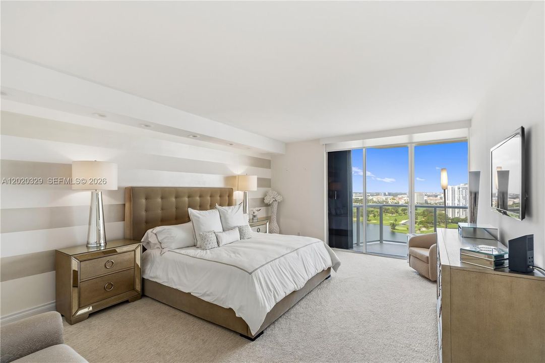 For Sale: $895,000 (2 beds, 2 baths, 1800 Square Feet)