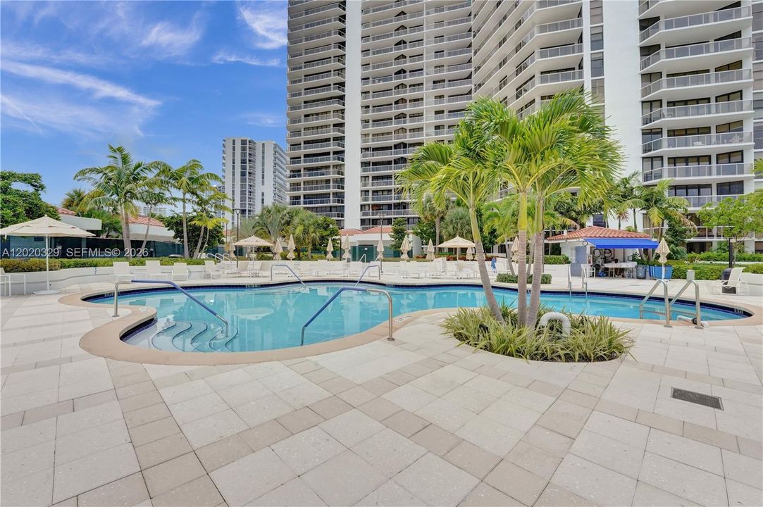 For Sale: $895,000 (2 beds, 2 baths, 1800 Square Feet)