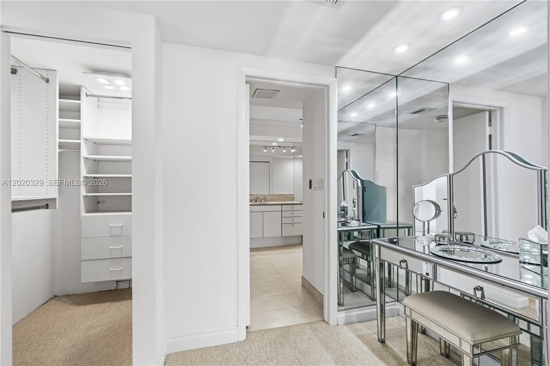 For Sale: $895,000 (2 beds, 2 baths, 1800 Square Feet)