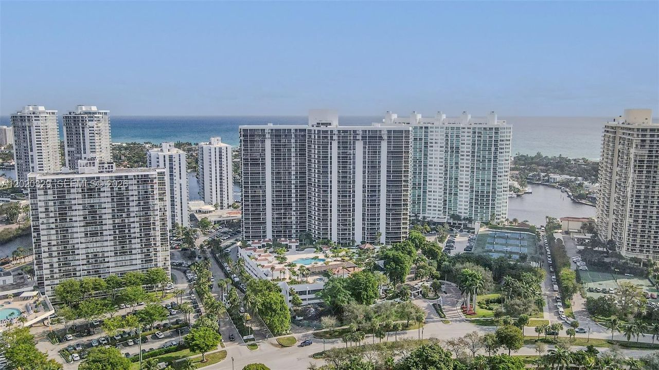For Sale: $895,000 (2 beds, 2 baths, 1800 Square Feet)