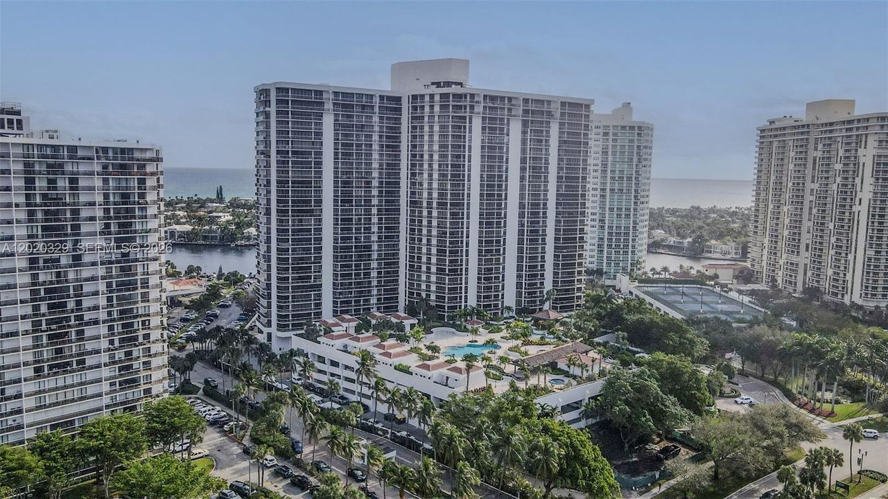 For Sale: $895,000 (2 beds, 2 baths, 1800 Square Feet)