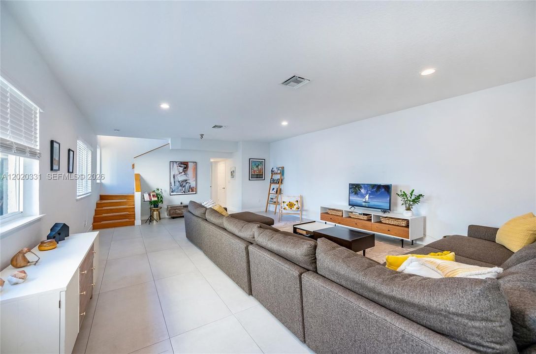 For Rent: $9,950 (3 beds, 3 baths, 2160 Square Feet)