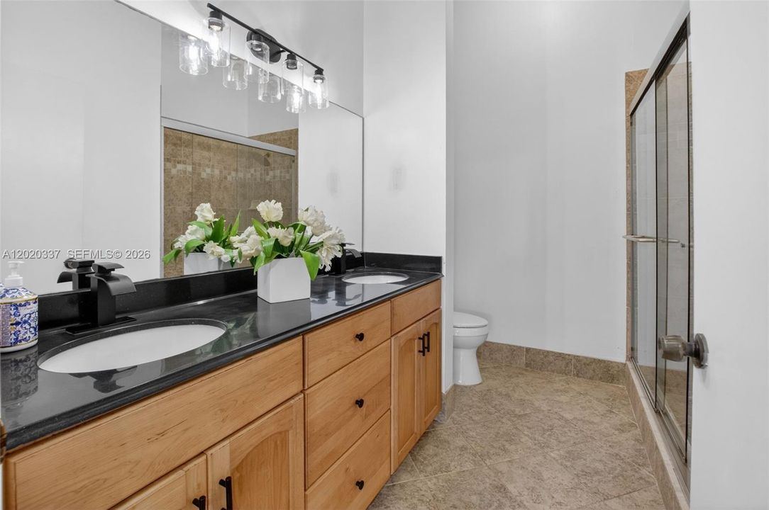 For Sale: $389,900 (2 beds, 2 baths, 1258 Square Feet)