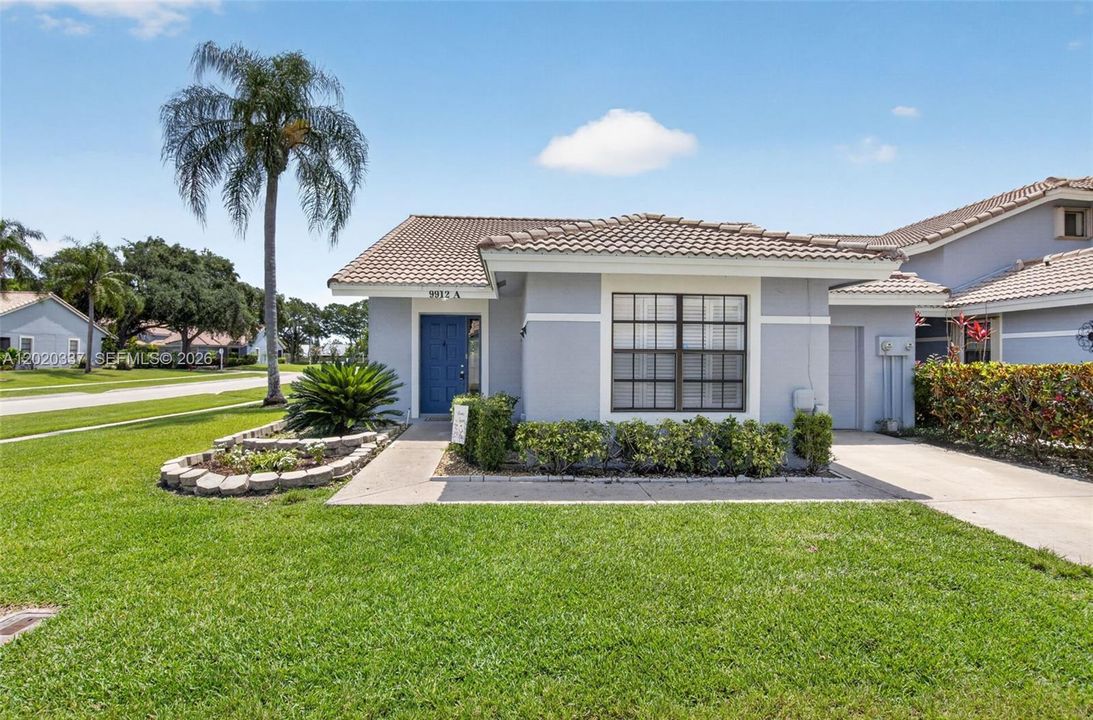 For Sale: $389,900 (2 beds, 2 baths, 1258 Square Feet)