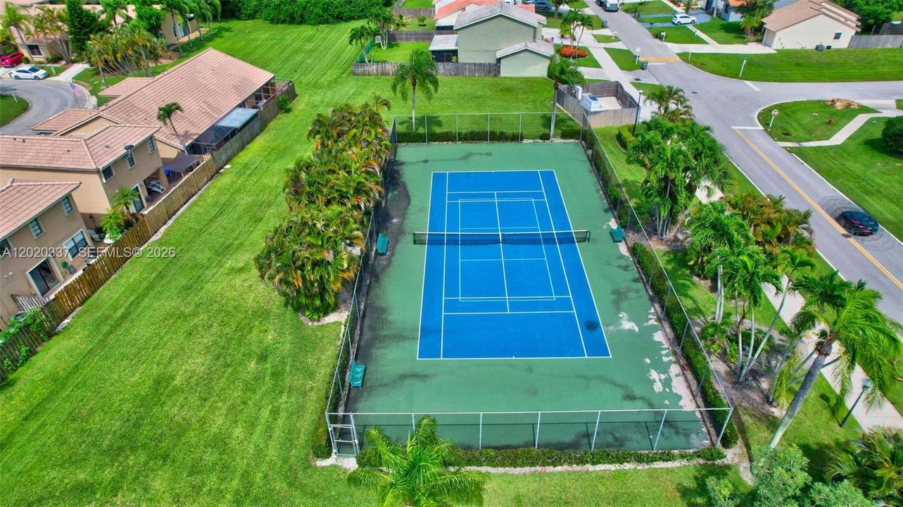 For Sale: $389,900 (2 beds, 2 baths, 1258 Square Feet)