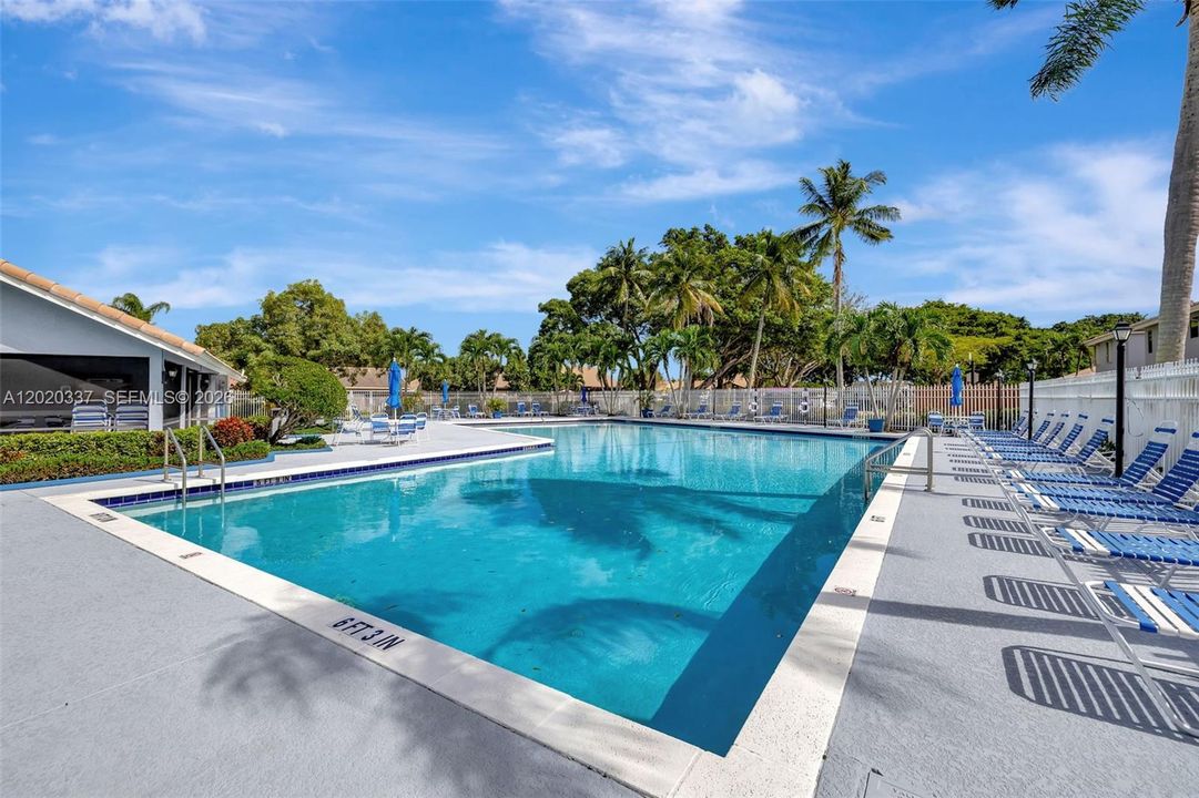 For Sale: $389,900 (2 beds, 2 baths, 1258 Square Feet)
