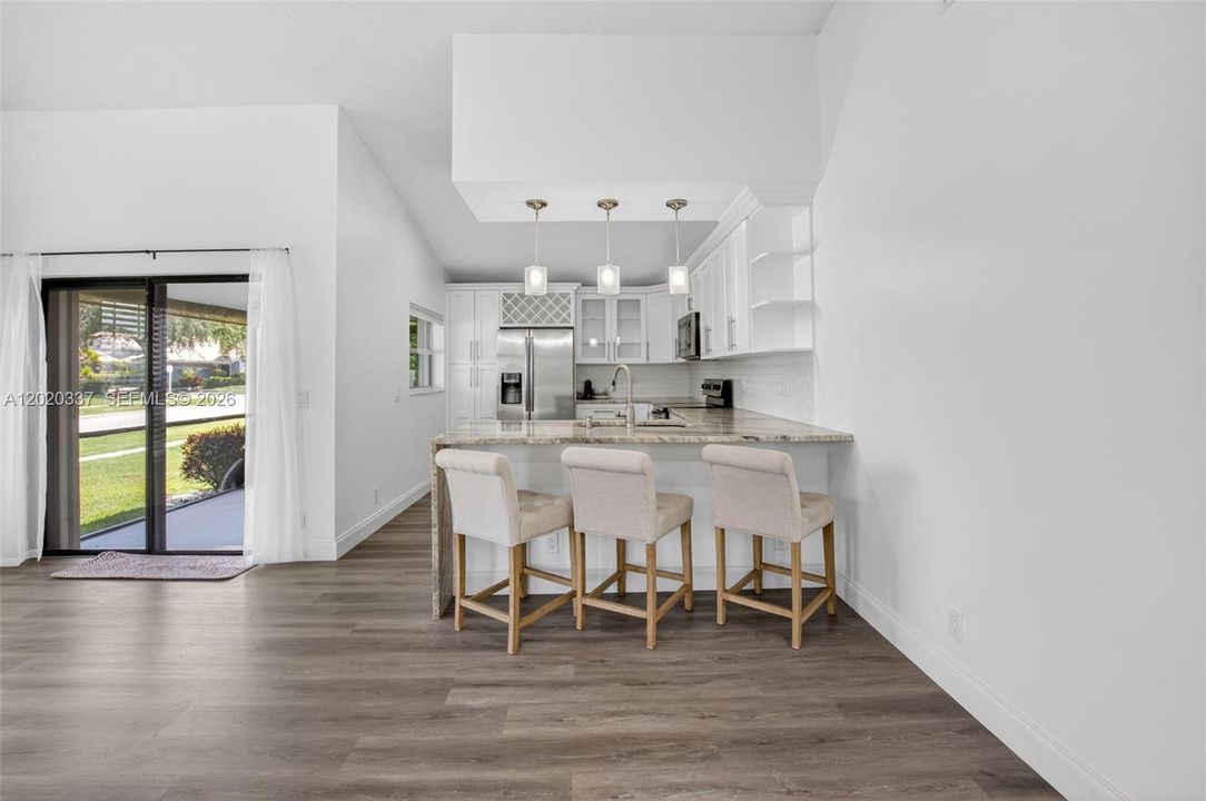 For Sale: $389,900 (2 beds, 2 baths, 1258 Square Feet)