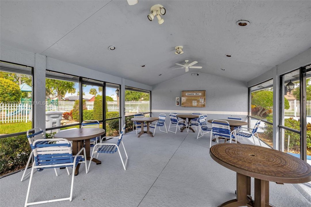 For Sale: $389,900 (2 beds, 2 baths, 1258 Square Feet)