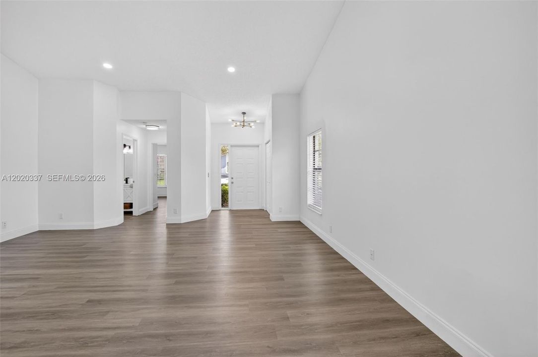 For Sale: $389,900 (2 beds, 2 baths, 1258 Square Feet)