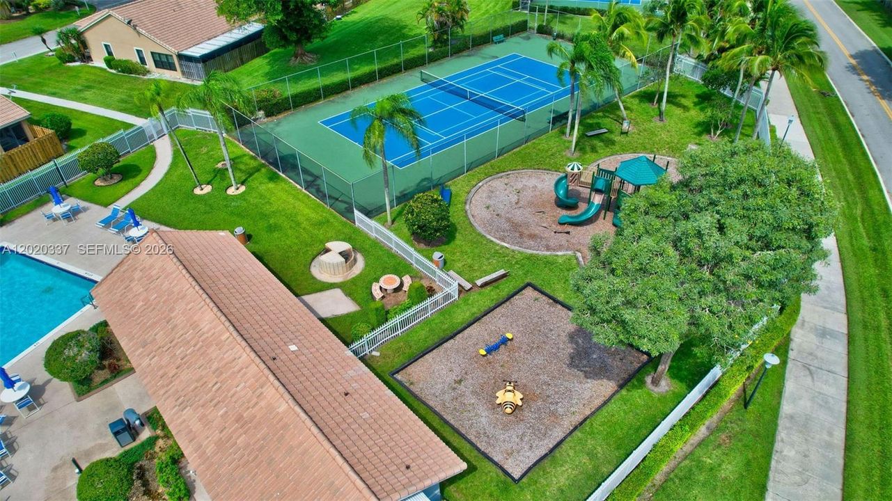For Sale: $389,900 (2 beds, 2 baths, 1258 Square Feet)
