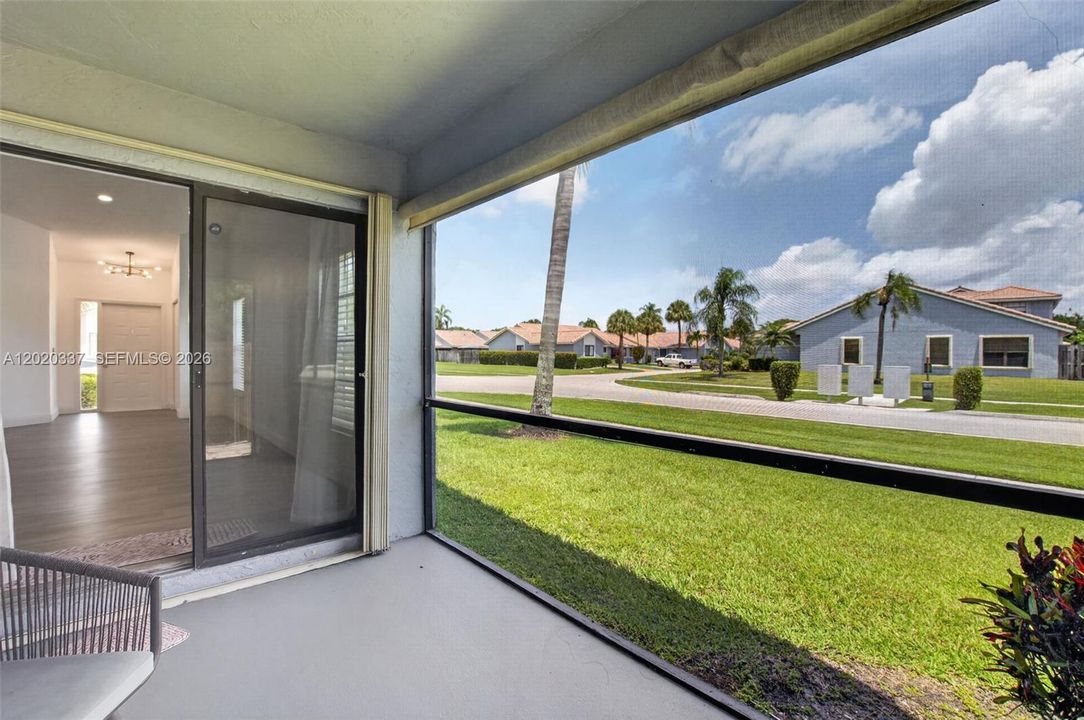 For Sale: $389,900 (2 beds, 2 baths, 1258 Square Feet)