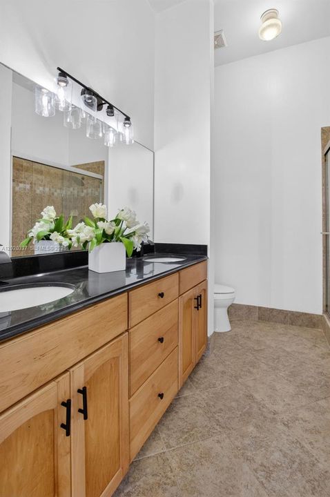 For Sale: $389,900 (2 beds, 2 baths, 1258 Square Feet)
