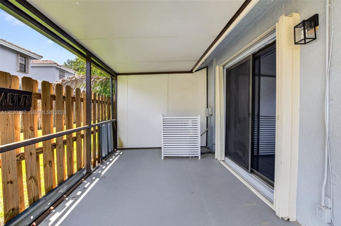 For Sale: $389,900 (2 beds, 2 baths, 1258 Square Feet)