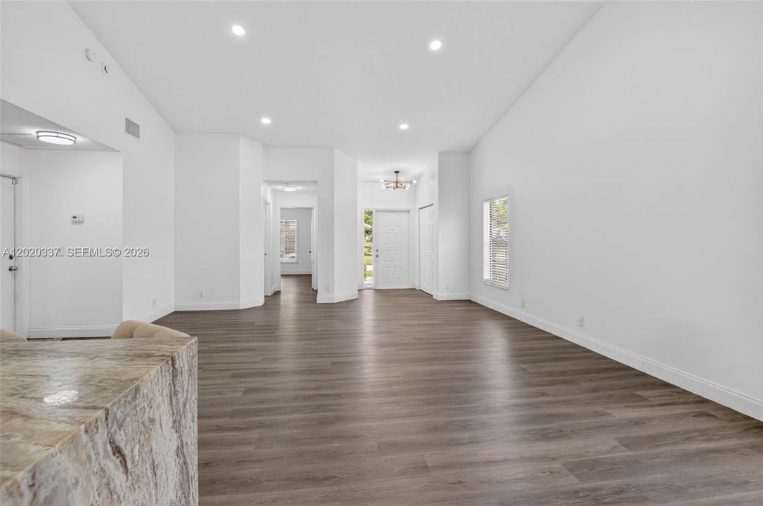 For Sale: $389,900 (2 beds, 2 baths, 1258 Square Feet)