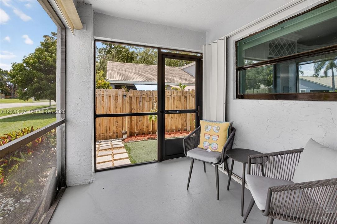 For Sale: $389,900 (2 beds, 2 baths, 1258 Square Feet)