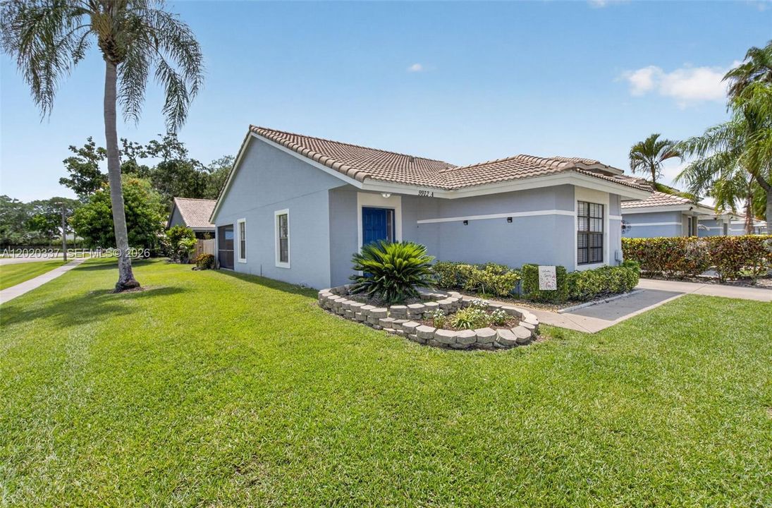 For Sale: $389,900 (2 beds, 2 baths, 1258 Square Feet)