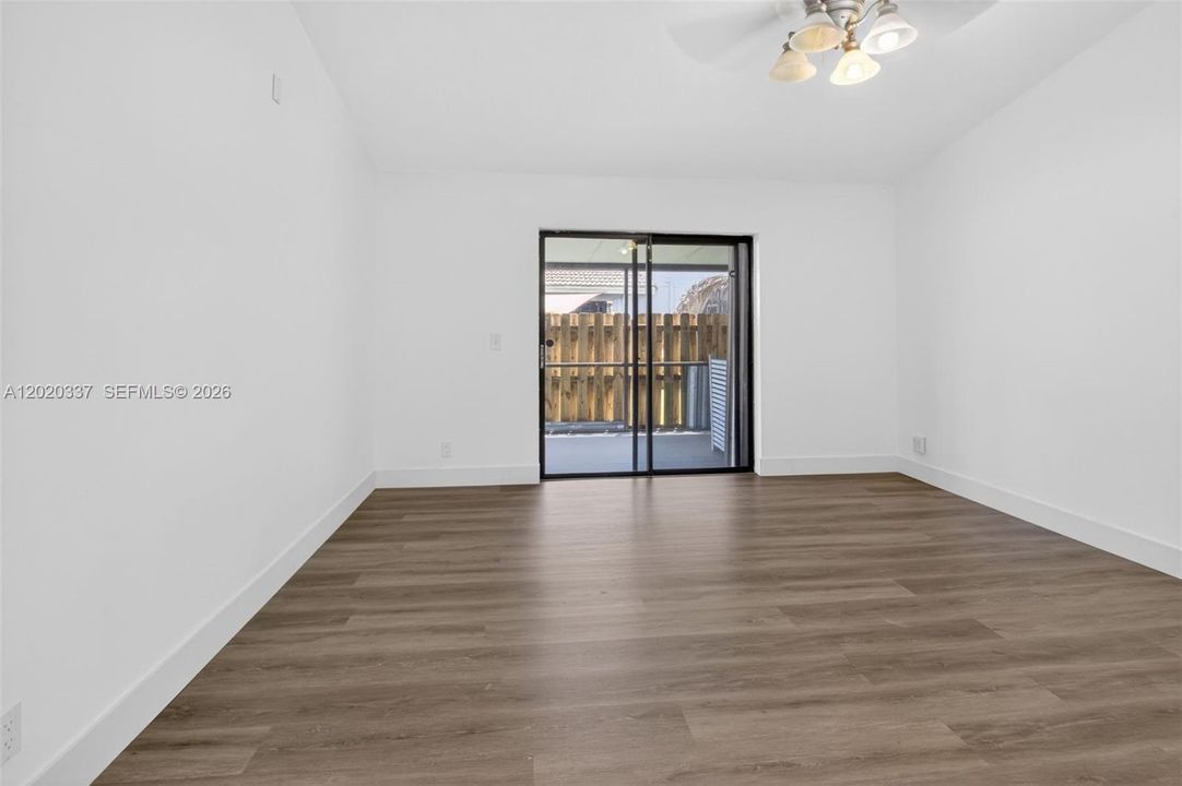 For Sale: $389,900 (2 beds, 2 baths, 1258 Square Feet)
