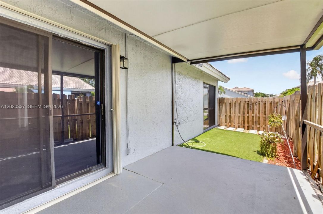For Sale: $389,900 (2 beds, 2 baths, 1258 Square Feet)