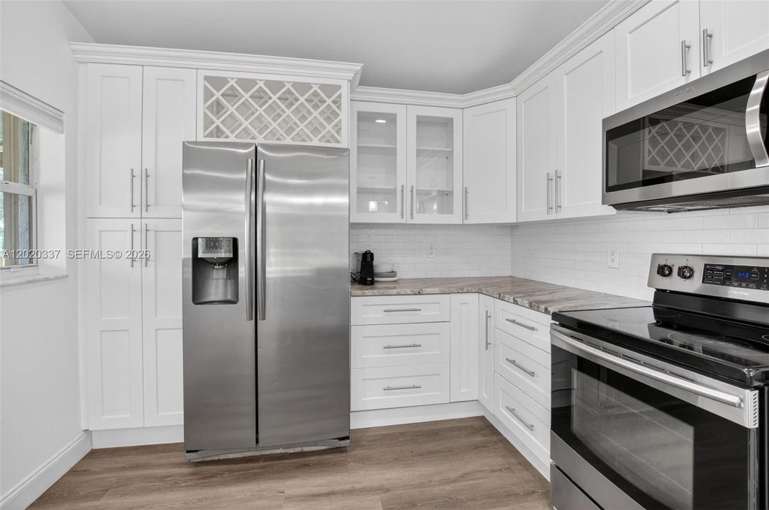 For Sale: $389,900 (2 beds, 2 baths, 1258 Square Feet)
