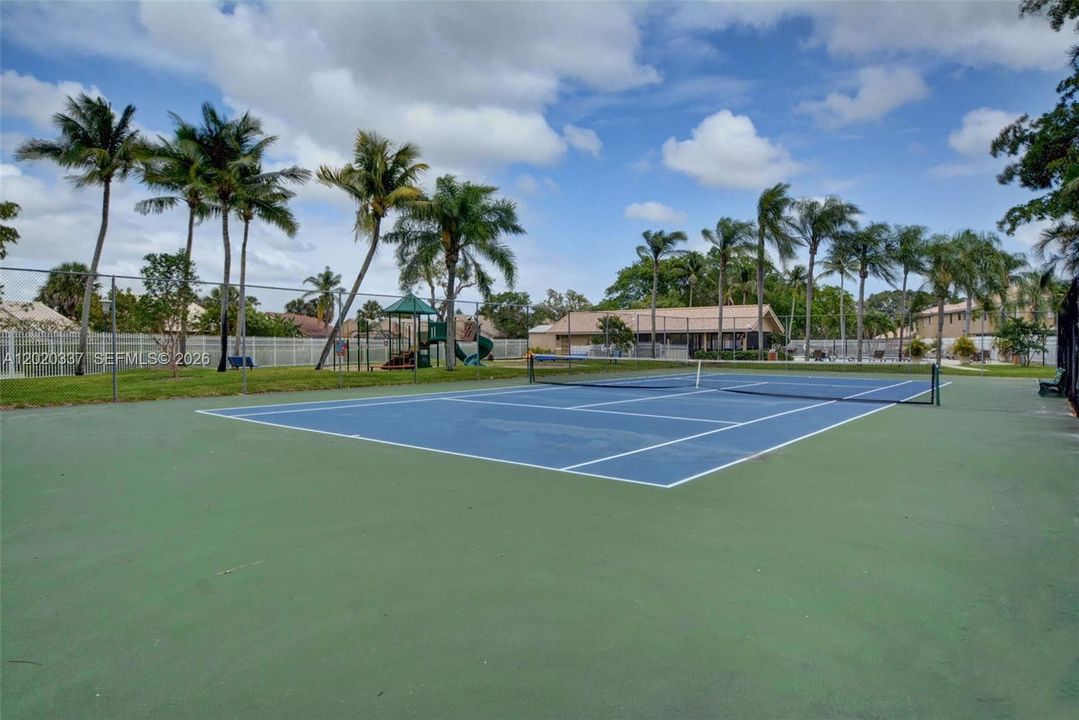 For Sale: $389,900 (2 beds, 2 baths, 1258 Square Feet)