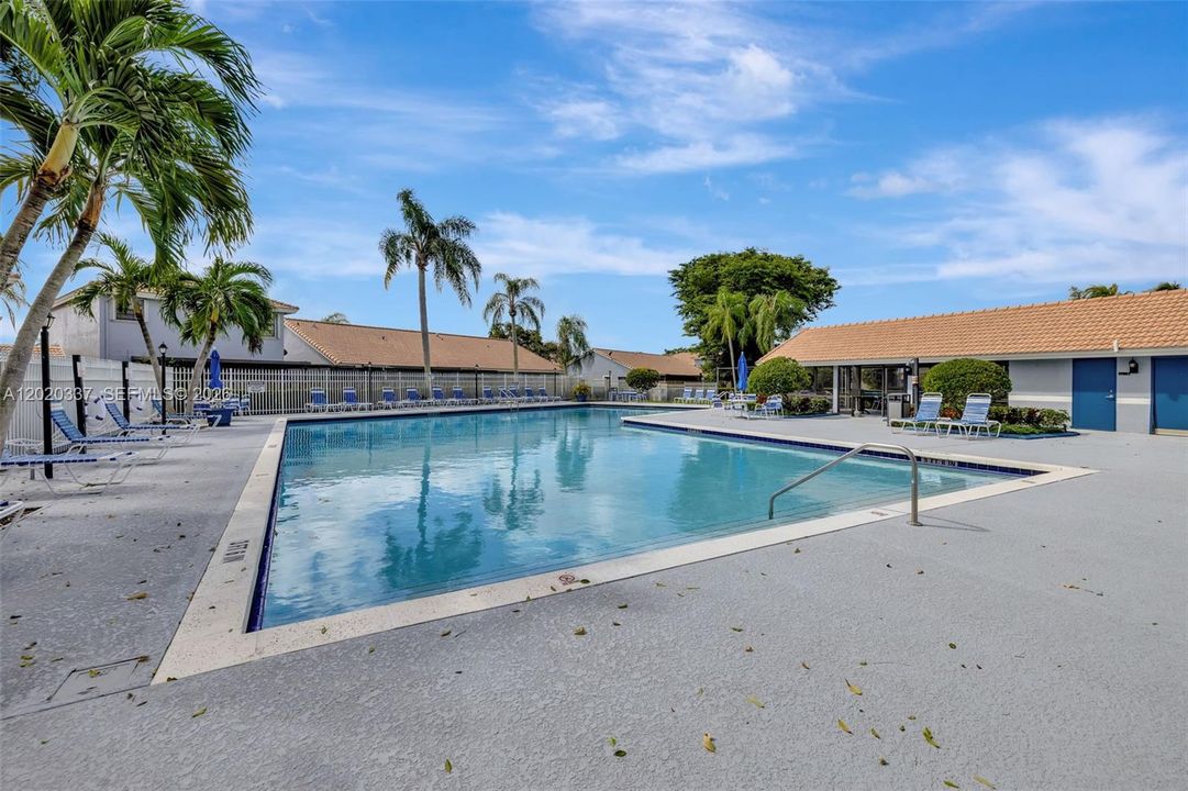 For Sale: $389,900 (2 beds, 2 baths, 1258 Square Feet)
