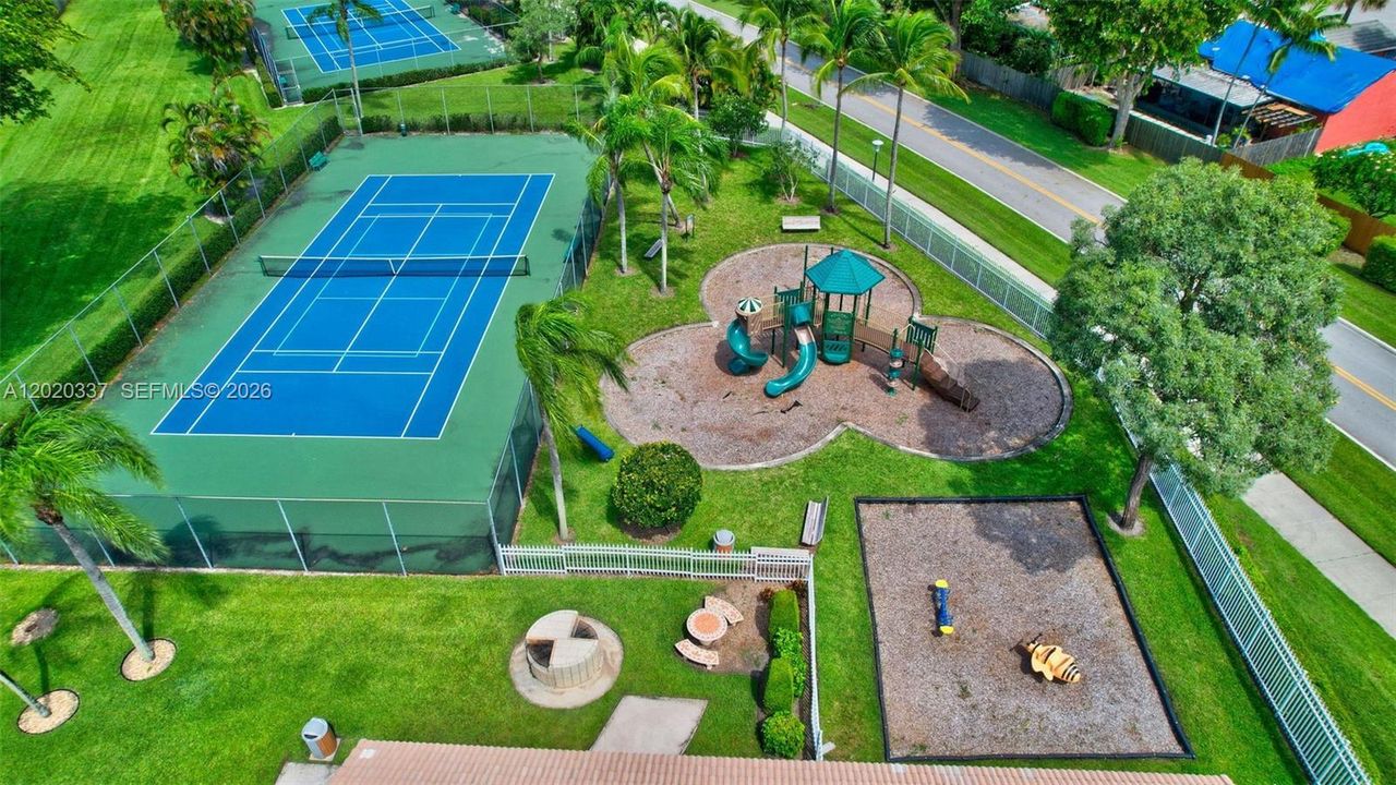 For Sale: $389,900 (2 beds, 2 baths, 1258 Square Feet)