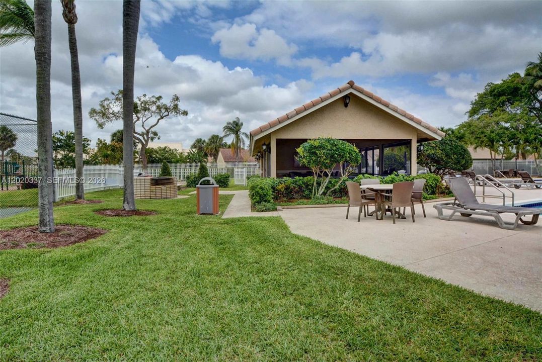 For Sale: $389,900 (2 beds, 2 baths, 1258 Square Feet)