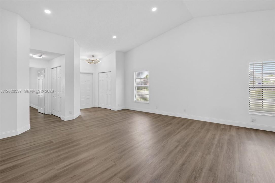 For Sale: $389,900 (2 beds, 2 baths, 1258 Square Feet)