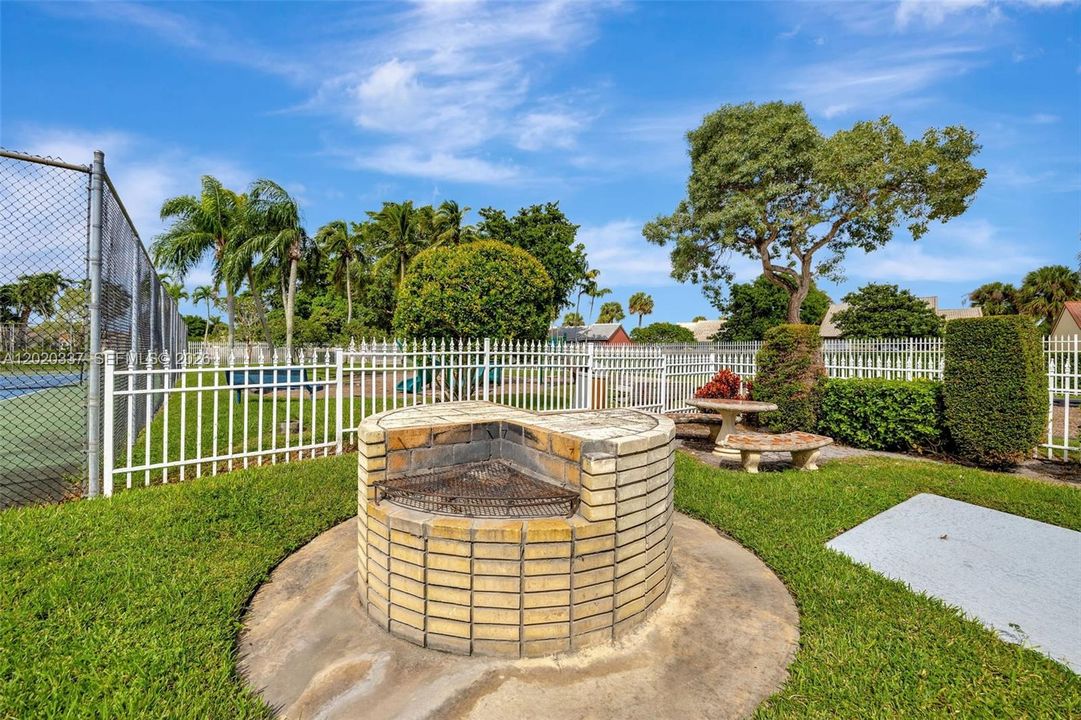 For Sale: $389,900 (2 beds, 2 baths, 1258 Square Feet)