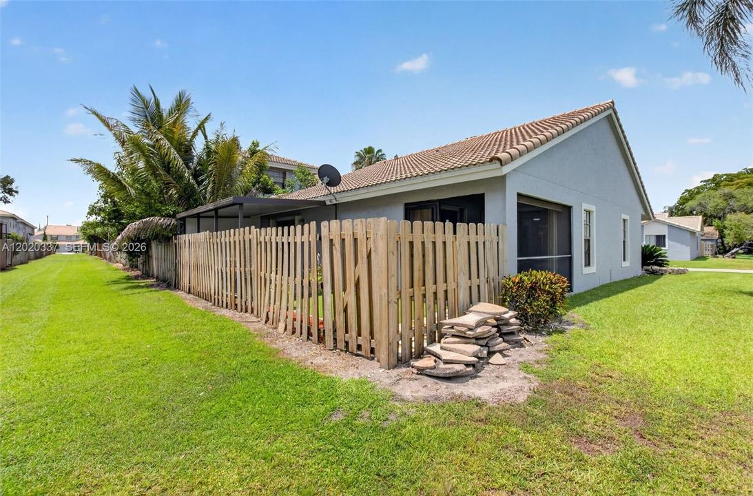For Sale: $389,900 (2 beds, 2 baths, 1258 Square Feet)