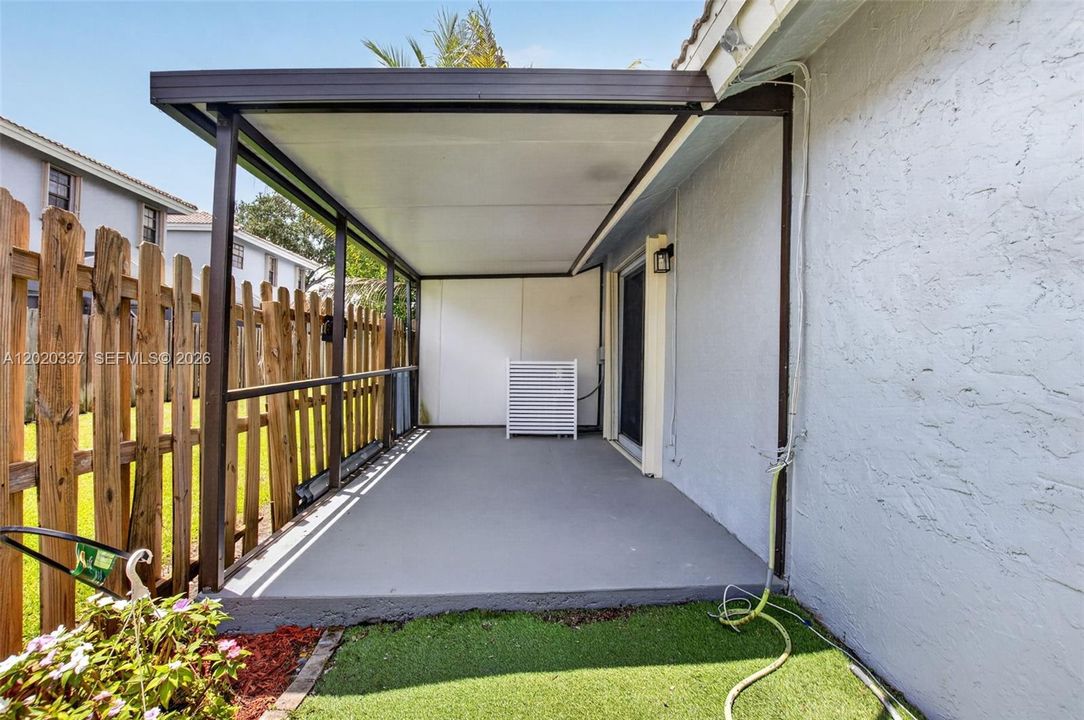 For Sale: $389,900 (2 beds, 2 baths, 1258 Square Feet)