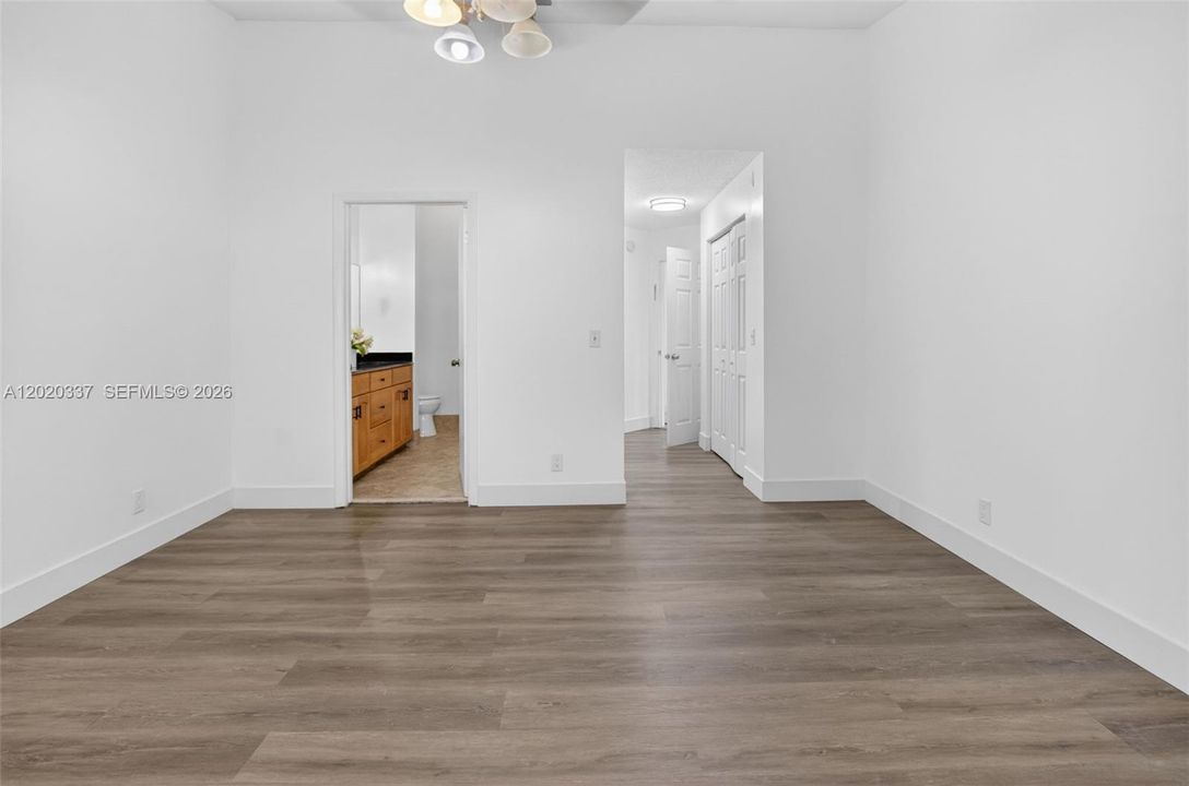 For Sale: $389,900 (2 beds, 2 baths, 1258 Square Feet)