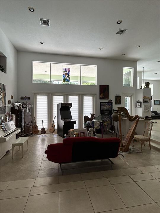 For Sale: $1,250,000 (5 beds, 4 baths, 4206 Square Feet)