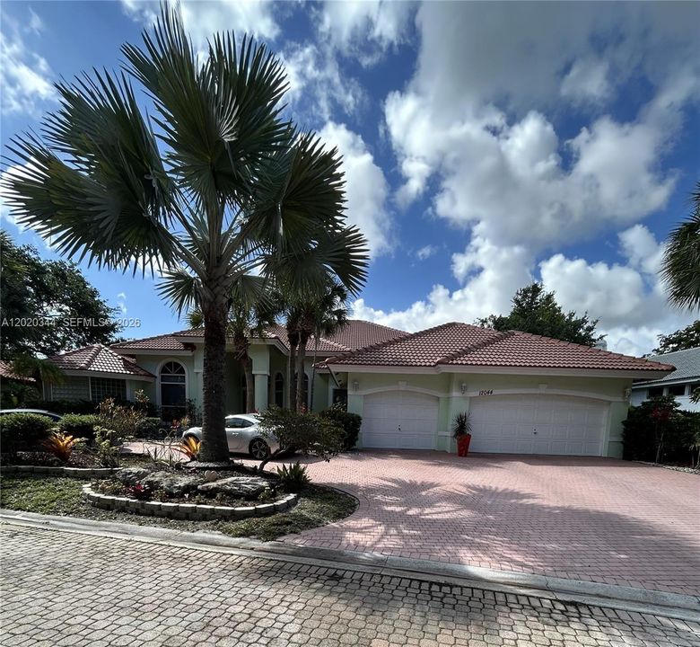 For Sale: $1,250,000 (5 beds, 4 baths, 4206 Square Feet)