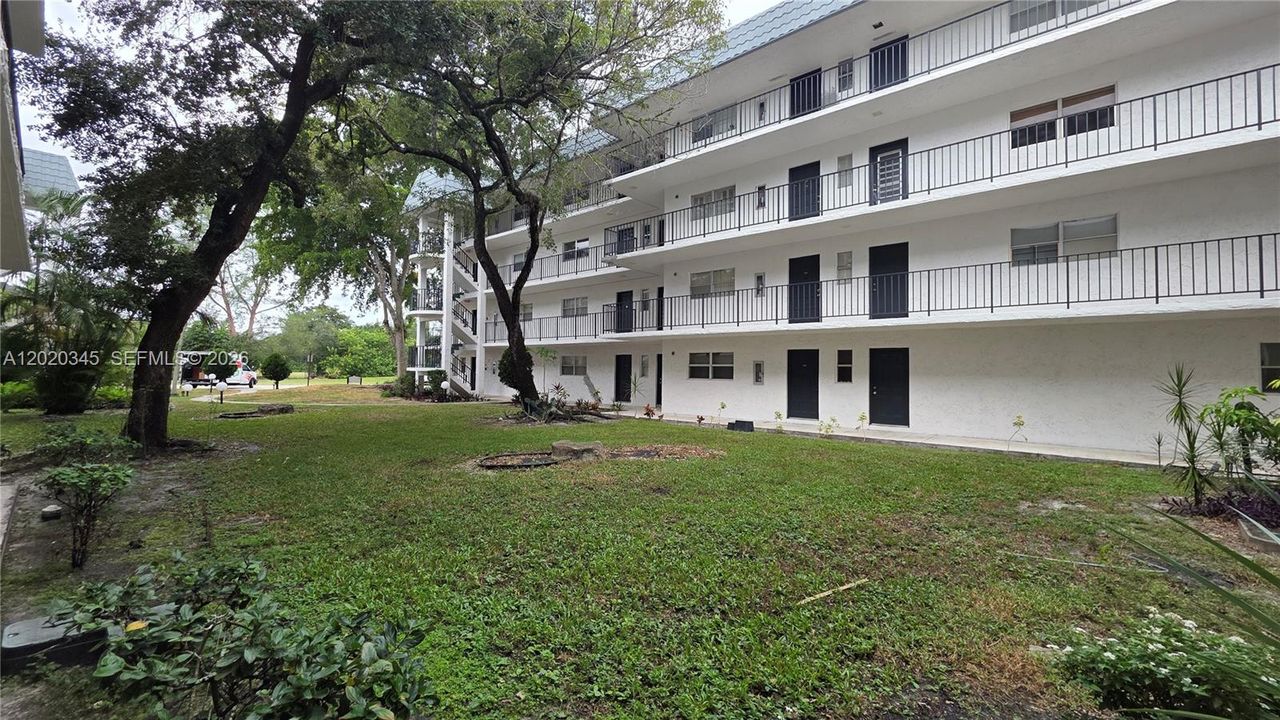 For Sale: $105,999 (1 beds, 1 baths, 1000 Square Feet)