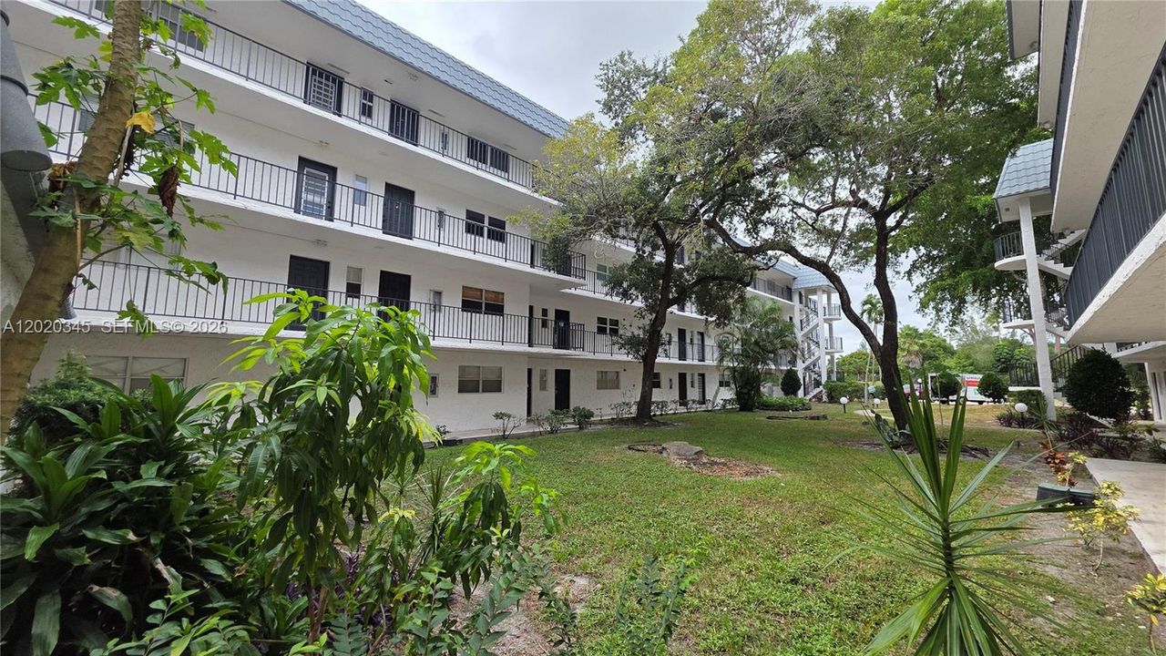 For Sale: $105,999 (1 beds, 1 baths, 1000 Square Feet)