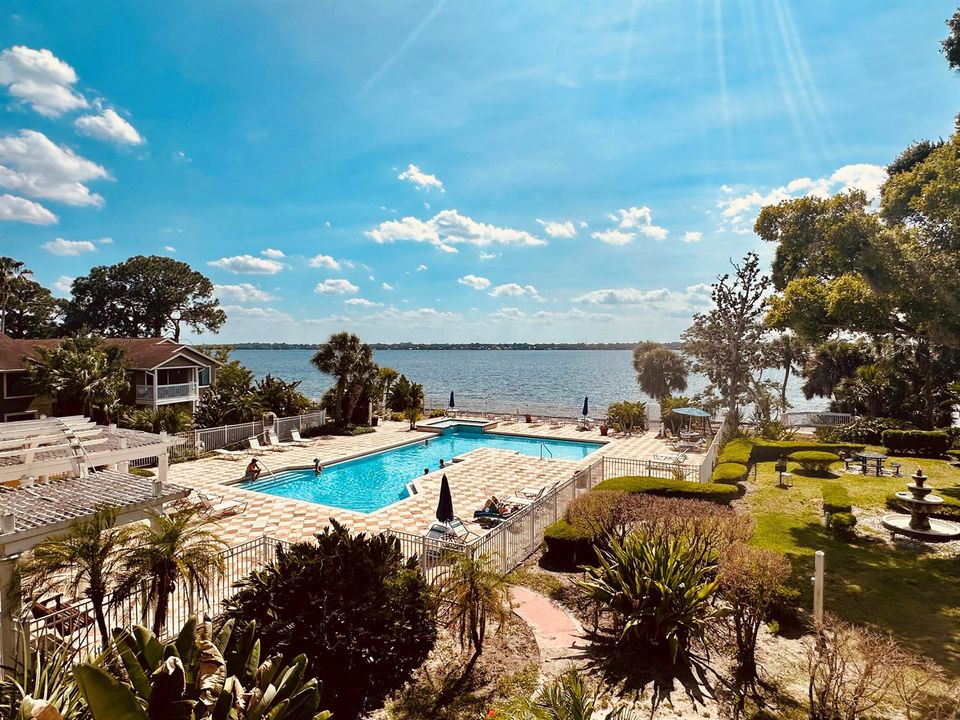 BEDROOM POOL VIEW