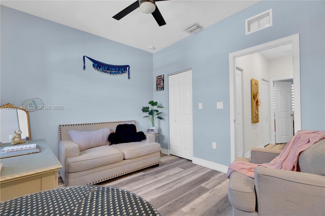 For Sale: $370,000 (3 beds, 2 baths, 1326 Square Feet)
