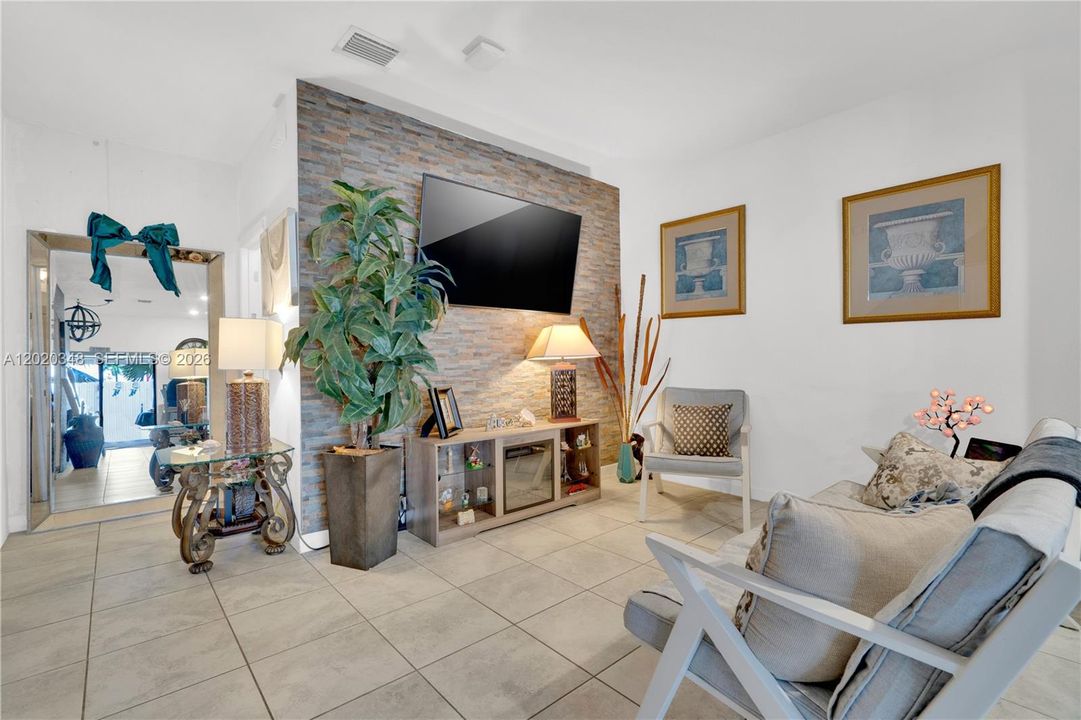 For Sale: $370,000 (3 beds, 2 baths, 1326 Square Feet)