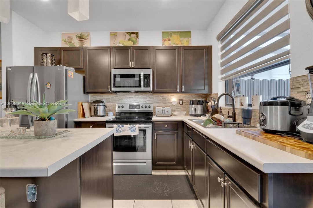 For Sale: $370,000 (3 beds, 2 baths, 1326 Square Feet)