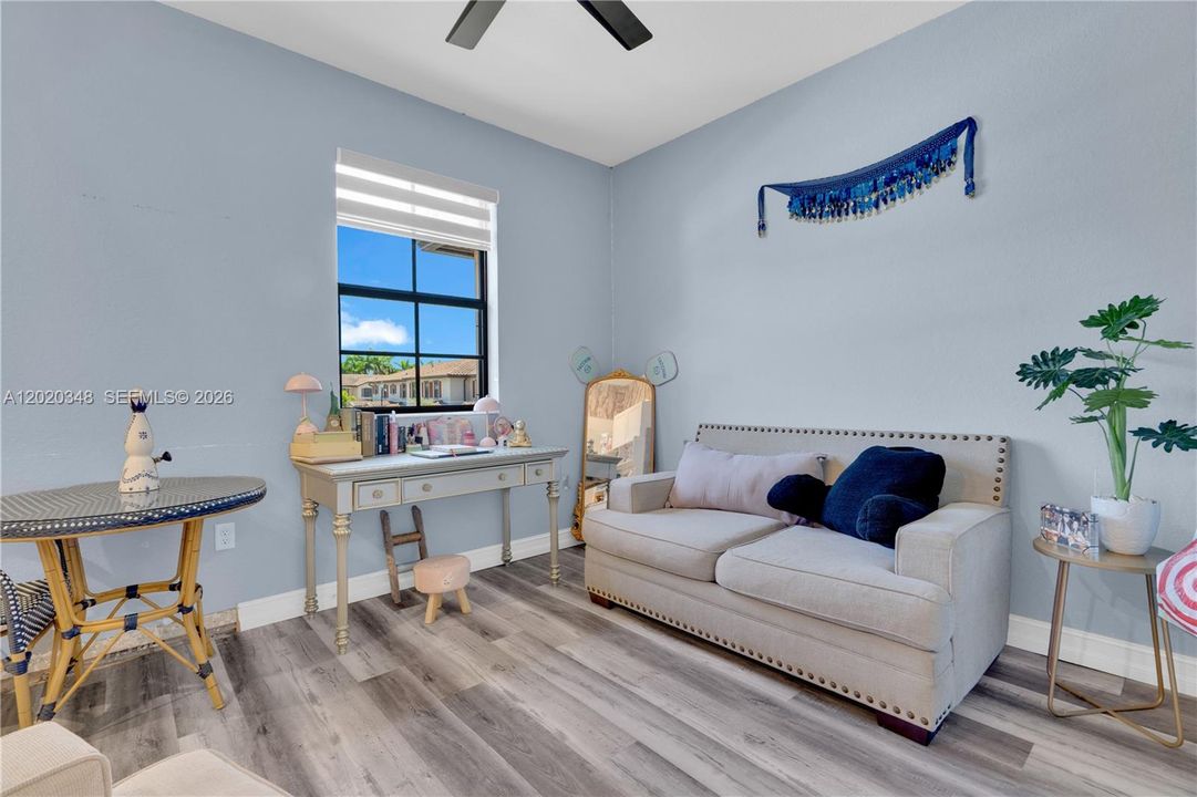 For Sale: $370,000 (3 beds, 2 baths, 1326 Square Feet)