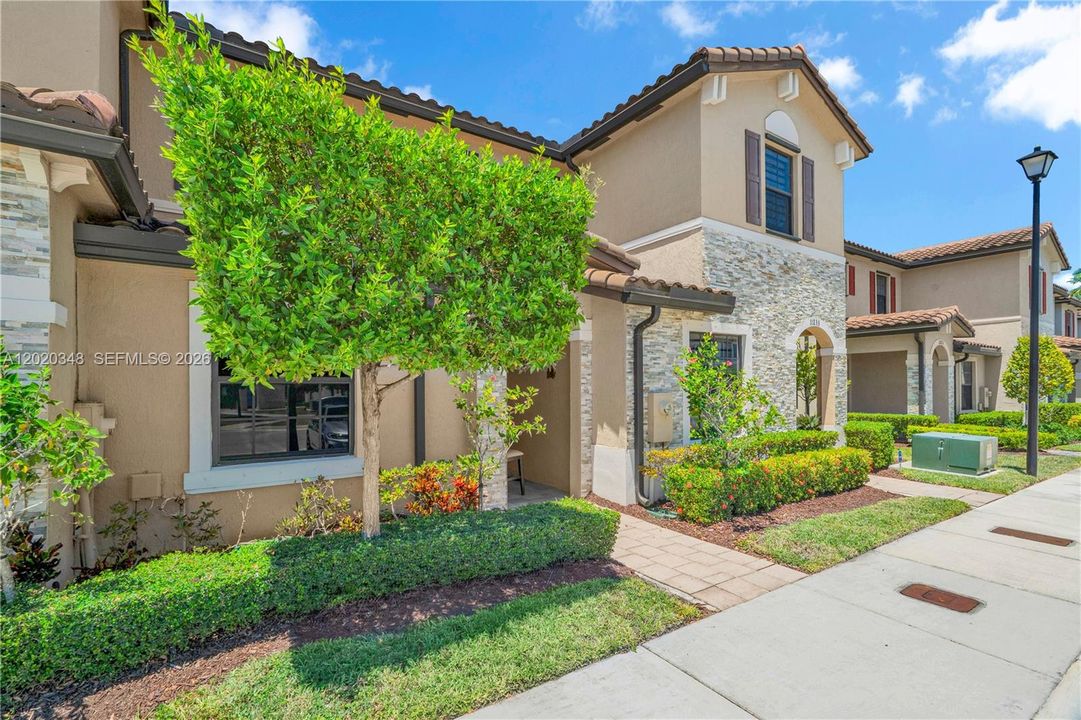 For Sale: $370,000 (3 beds, 2 baths, 1326 Square Feet)
